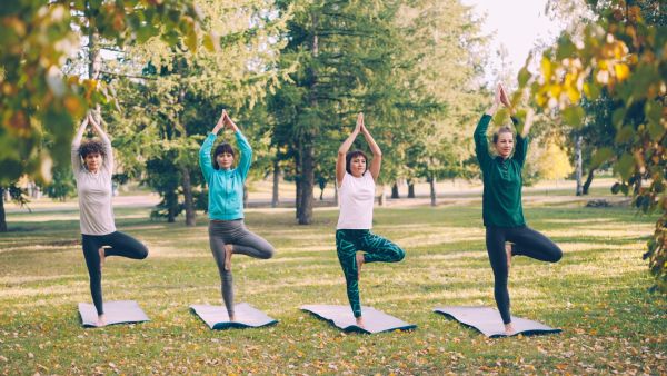 Découvrez le printemps : yoga en plein air et soins revitalisants